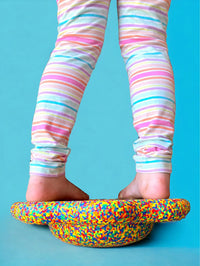 Flower-shaped Balance Board for Stepping Stones in Rainbow Confetti - BIG FRENCHIES