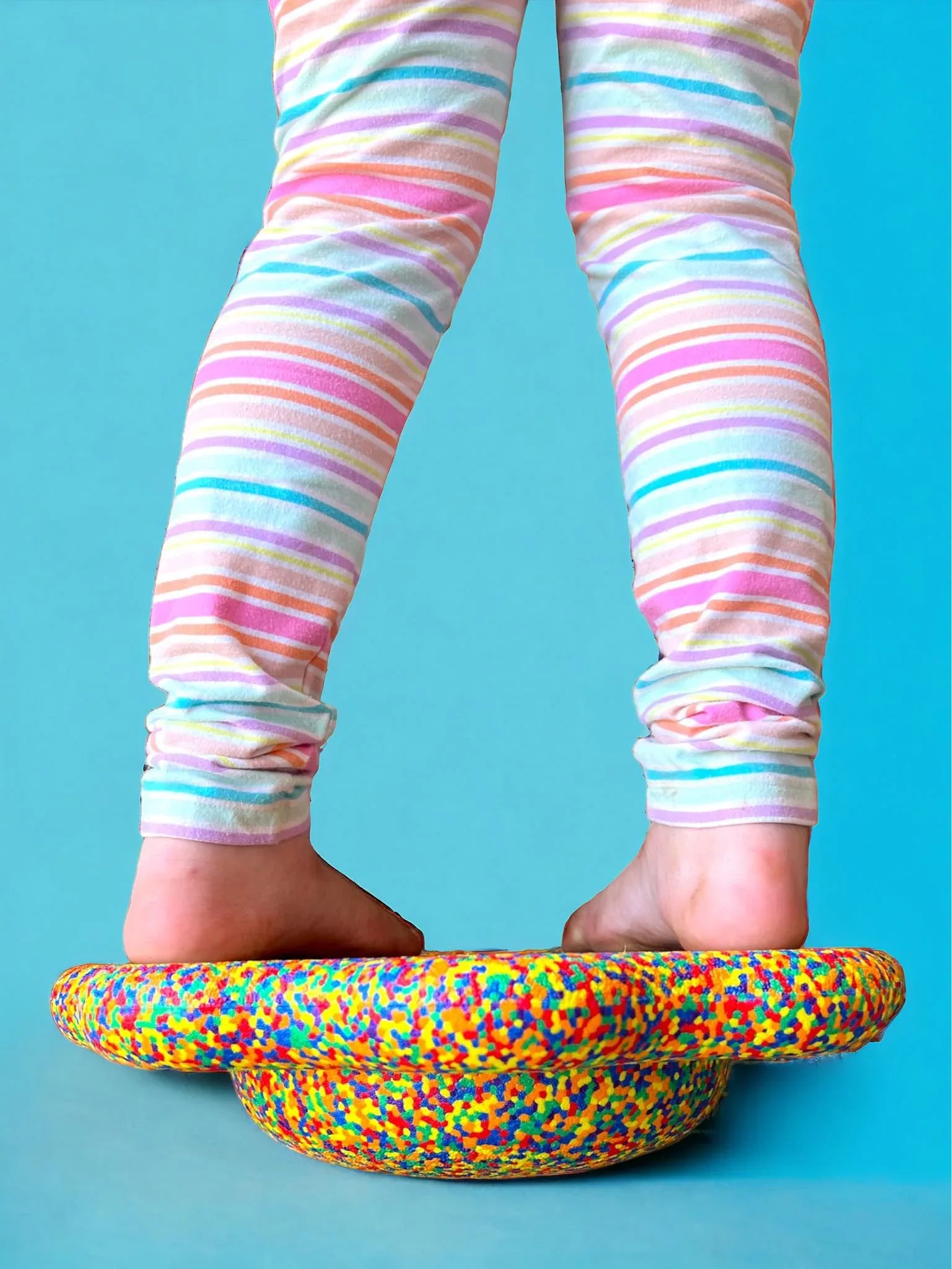 Flower-shaped Balance Board for Stepping Stones in Rainbow Confetti - BIG FRENCHIES