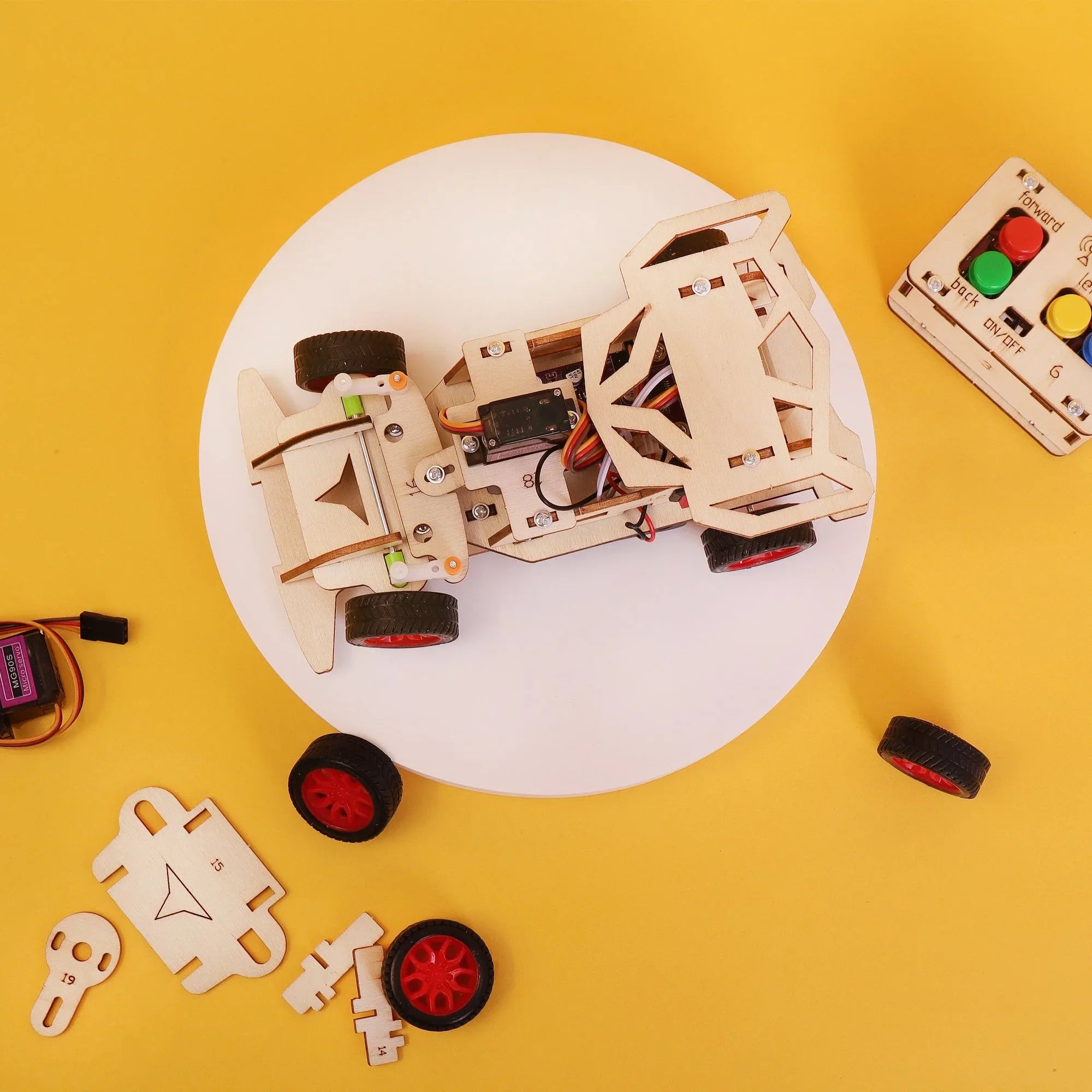 Steering Remote-Controlled Car DIY Kit, Educational STEM Toy - BIG FRENCHIES