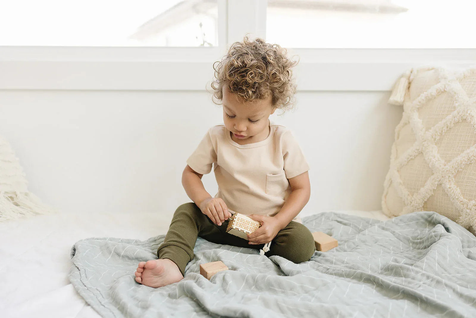 Desert Sage Muslin Quilt - BIG FRENCHIES