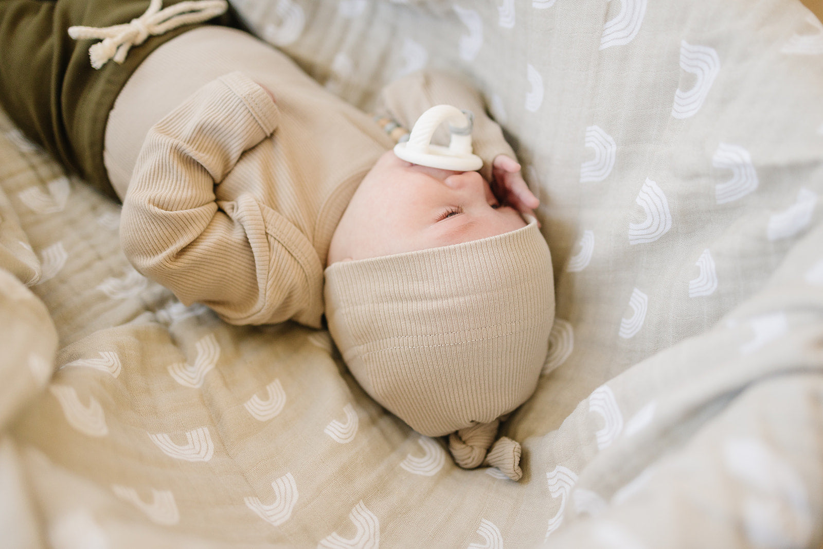 Oatmeal Organic Ribbed Newborn Knot Hat - BIG FRENCHIES