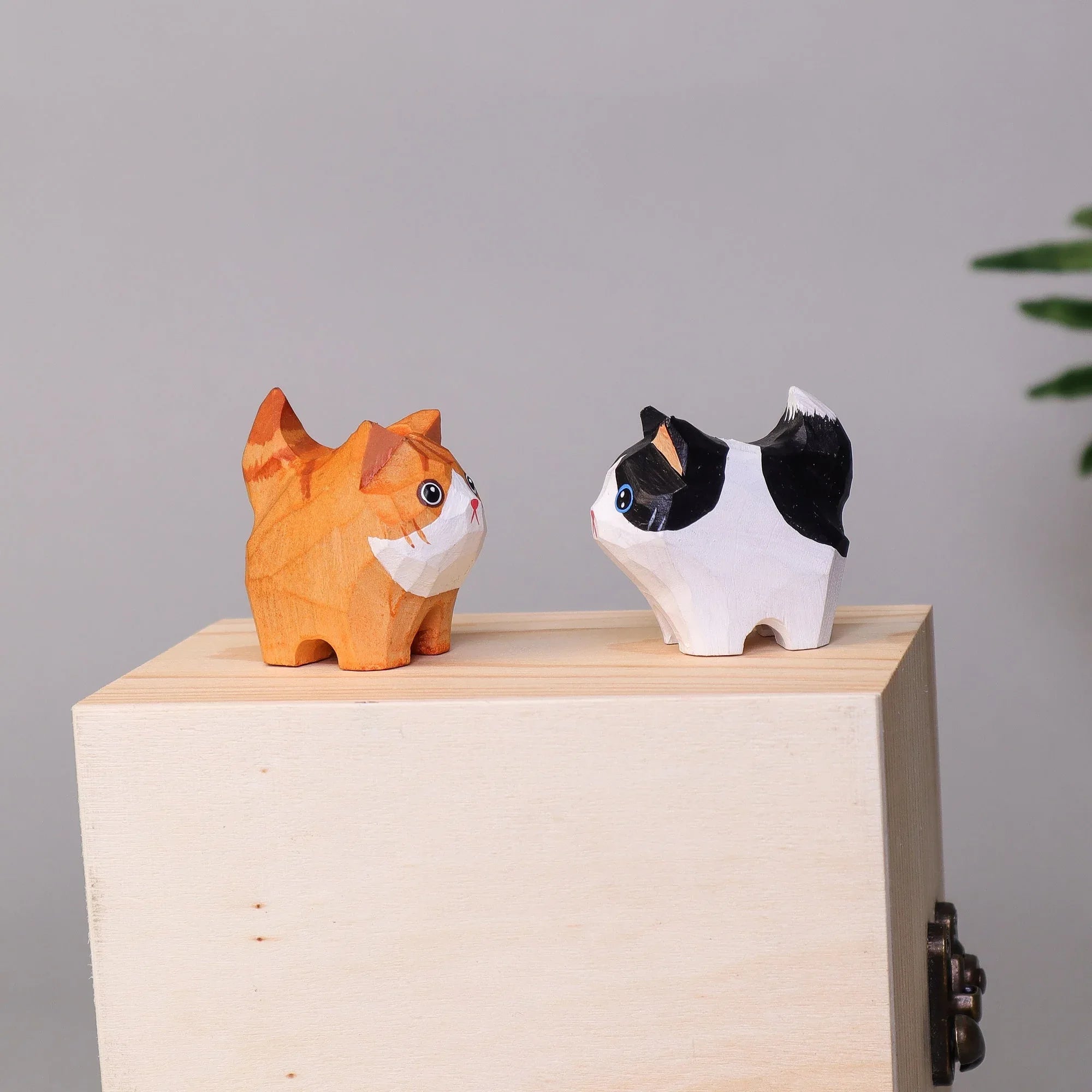Hand-Carved Wooden Cats, Personalized Gift for Cat Lovers - BIG FRENCHIES