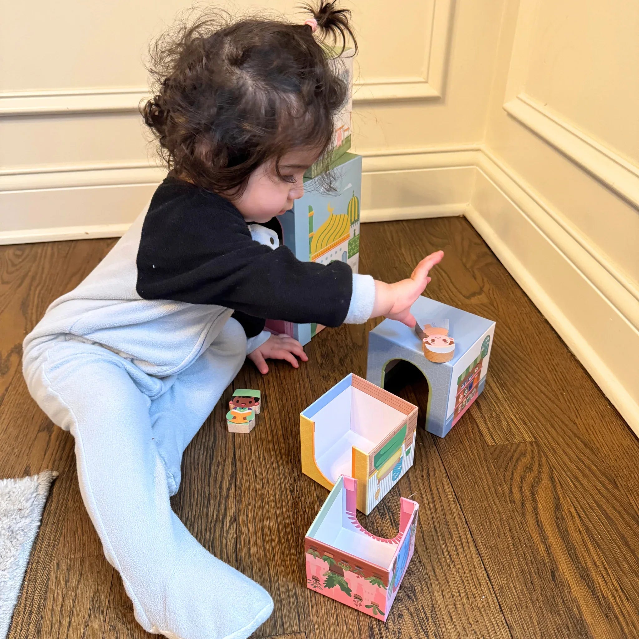 Stacking Houses (Set of 5 Houses and 3 Hardwood Characters) - BIG FRENCHIES