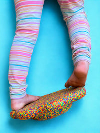 Flower-shaped Balance Board for Stepping Stones in Rainbow Confetti - BIG FRENCHIES