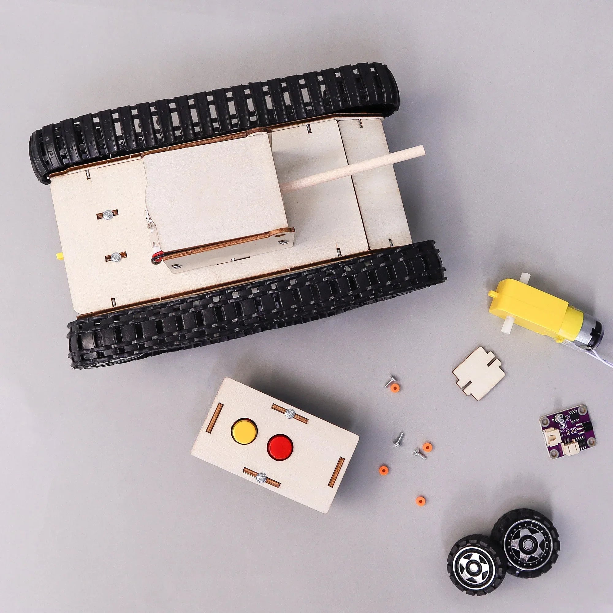 Remote-Controlled Tank DIY Kit, Educational STEM Toy - BIG FRENCHIES