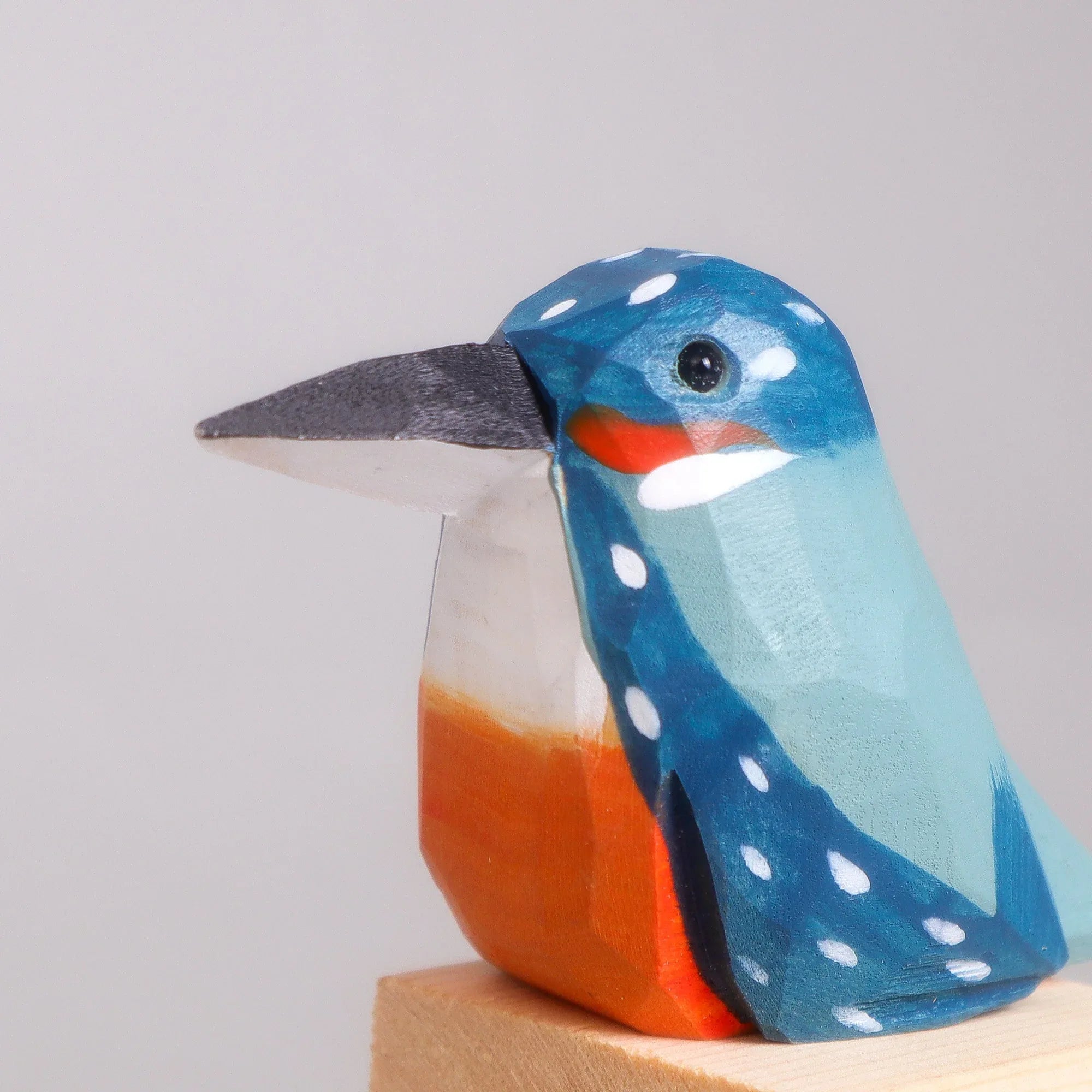 Hand-Carved Wooden Bird Figurine – Hummingbird - BIG FRENCHIES