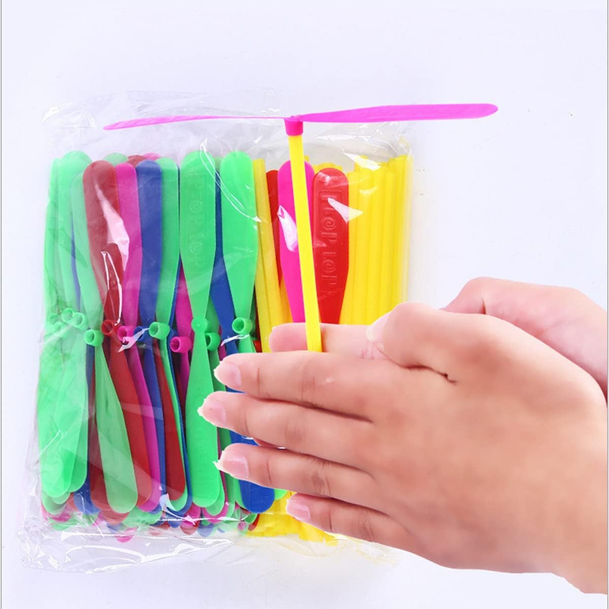JIEOU 40 piece hand helicopter toy set with 20 plastic propellers and 20 rods
