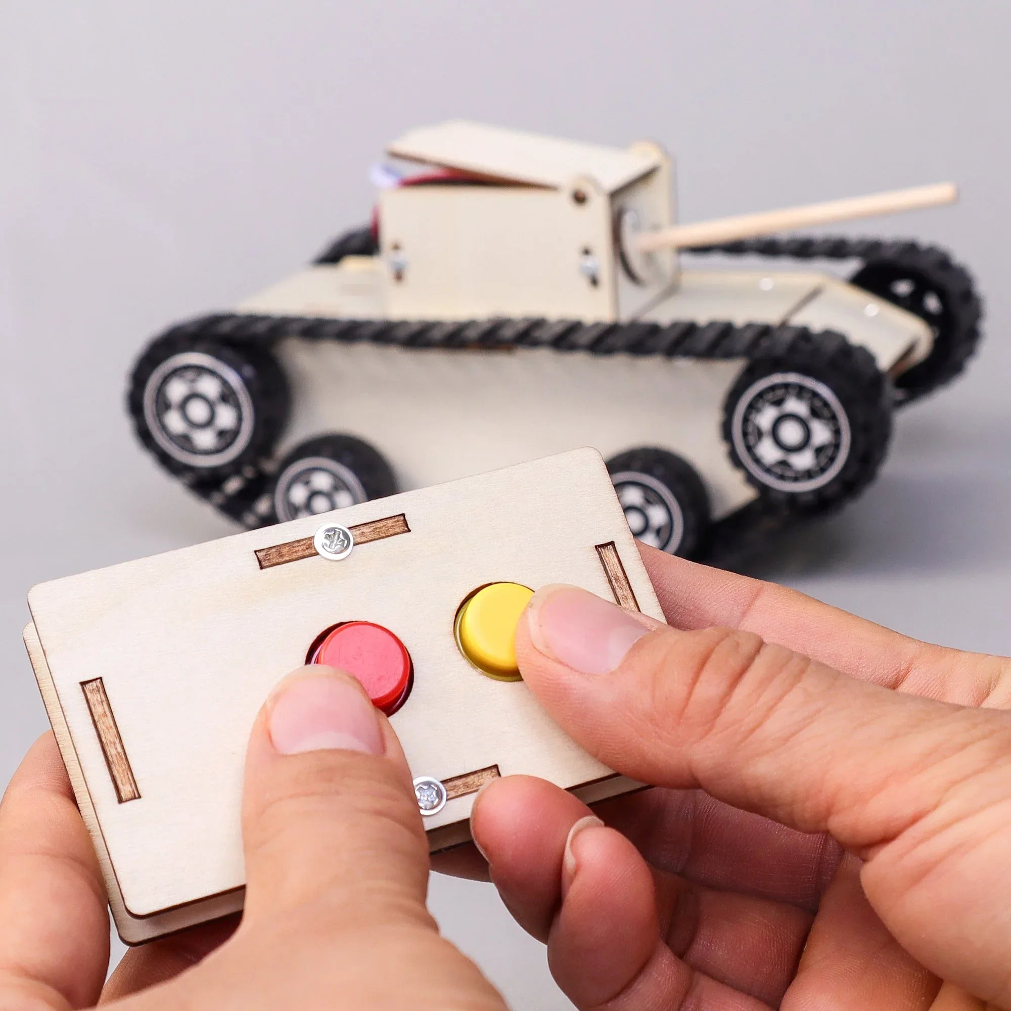 Remote-Controlled Tank DIY Kit, Educational STEM Toy - BIG FRENCHIES
