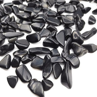 WAYBER 2 Lbs/920g Black Obsidian Quartz Crystal Stones Irregular Decorative Rocks Aquarium Pebbles Gravels for Fish Turtle Tank/Succulent Plants/Air Plants Decoration (Fill 2 Cups)