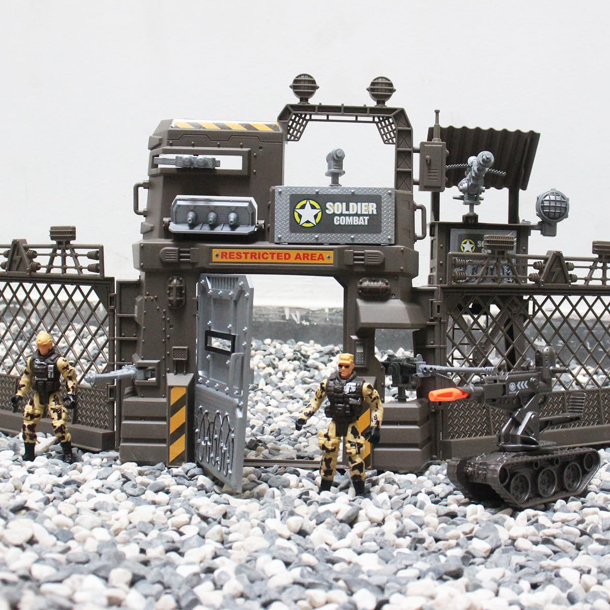 Fisca 30-piece army men playset with truck, tank, helicopter and watchtower - view 3