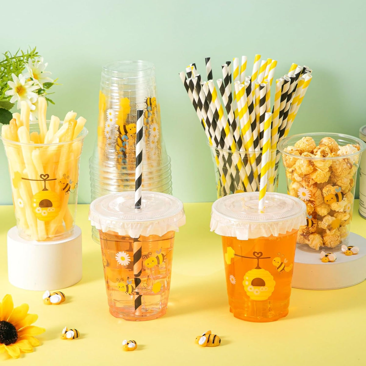 Teenyyou 12 oz clear plastic party cups with dirt bike design, lids and paper straws - view 19