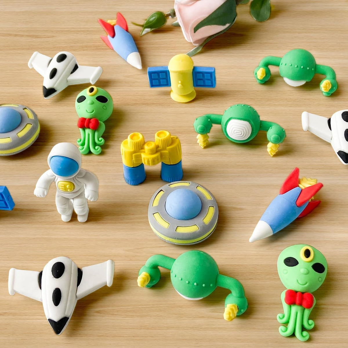 Kleeblatt Halloween erasers for kids shaped like pumpkins, ghosts, bats, skulls and cats - view 10