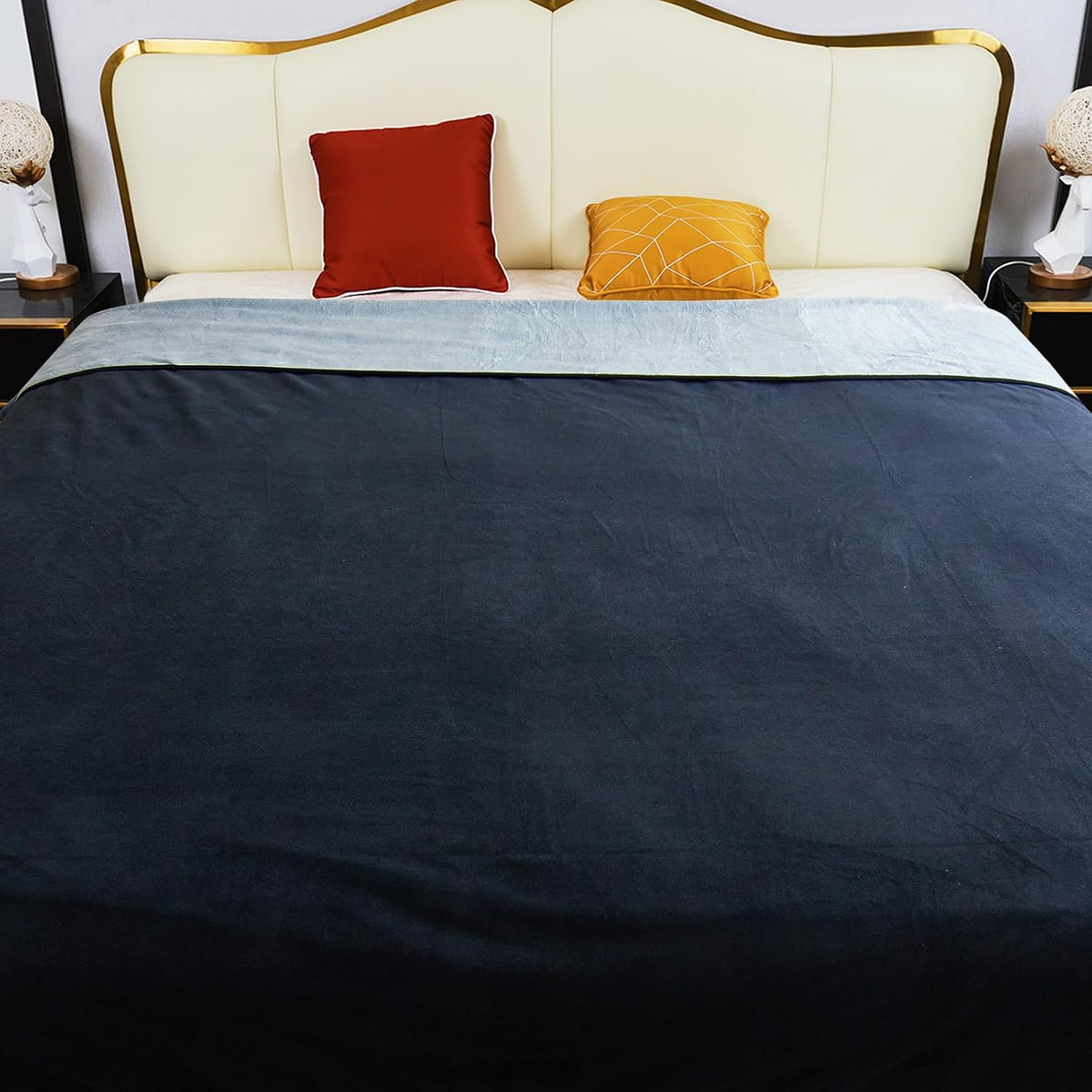 Waterproof Blanket for Bed Couch Sofa, Reversible & Reusable Cat - 80"x90" / Black/Light Grew