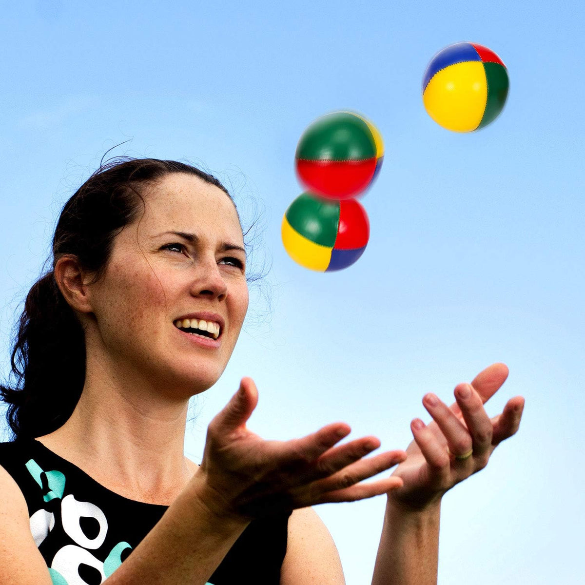 Gejoy set of four soft multicolor juggling balls for beginners - view 3