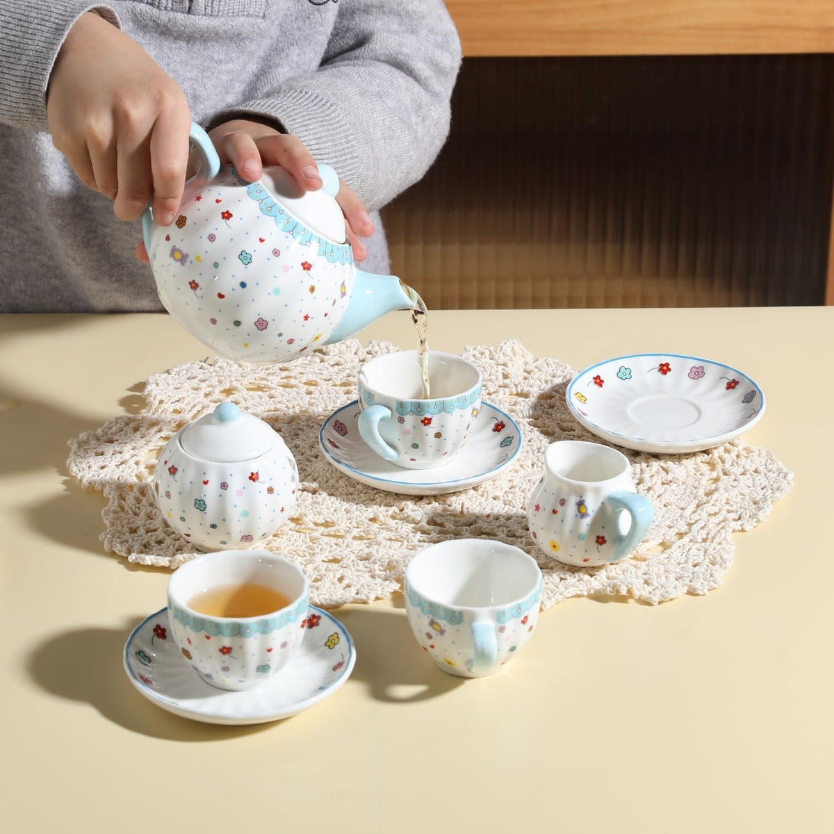 Sweejar porcelain tea set for little girls in pumpkin shape with teapot, cups and saucers - view 12