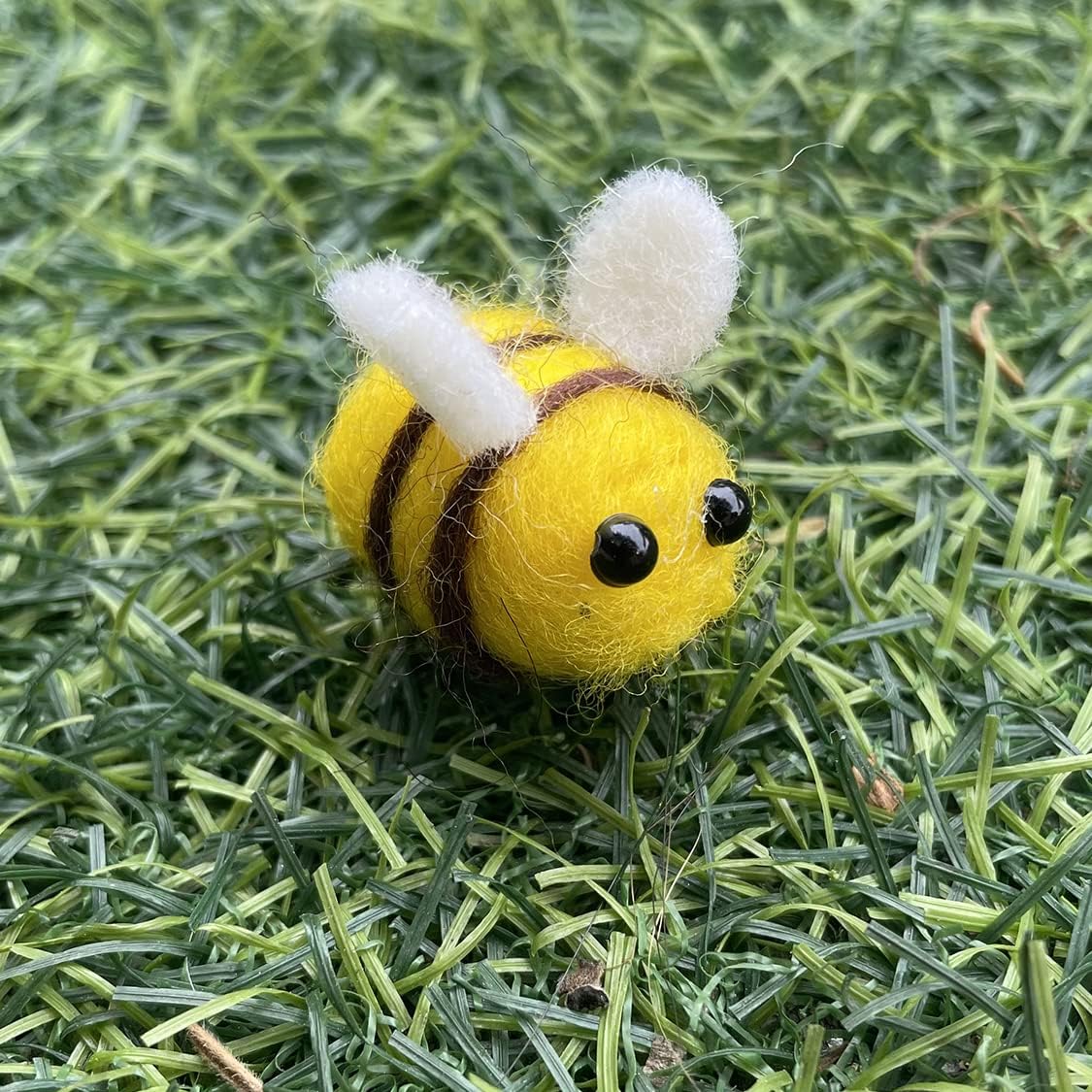 AcceLeah wool felt bumblebees, 25 small yellow and black felt bees for crafts - view 4