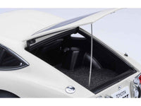 1967 Toyota 2000GT RHD (Right Hand Drive) White 1/18 Model Car by Autoart