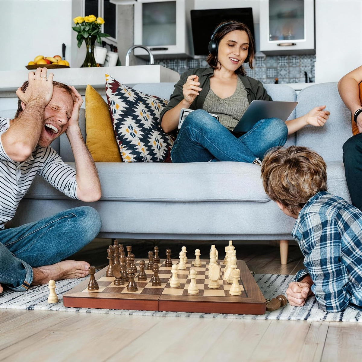 ELONGDI 15 inch folding magnetic wooden chess set with walnut finish - view 6