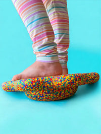Flower-shaped Balance Board for Stepping Stones in Rainbow Confetti - BIG FRENCHIES