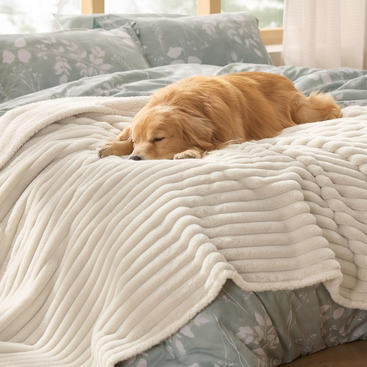 Bedsure ComfyFleece Waterproof Dog Blankets for Large Dogs - Twin(60x80")-1pc / Cream