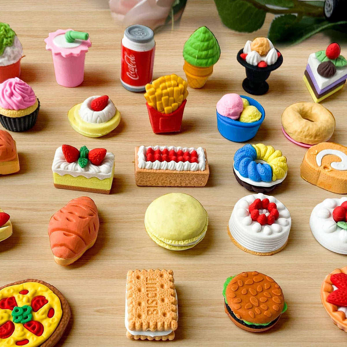 Kleeblatt Halloween erasers for kids shaped like pumpkins, ghosts, bats, skulls and cats - view 16