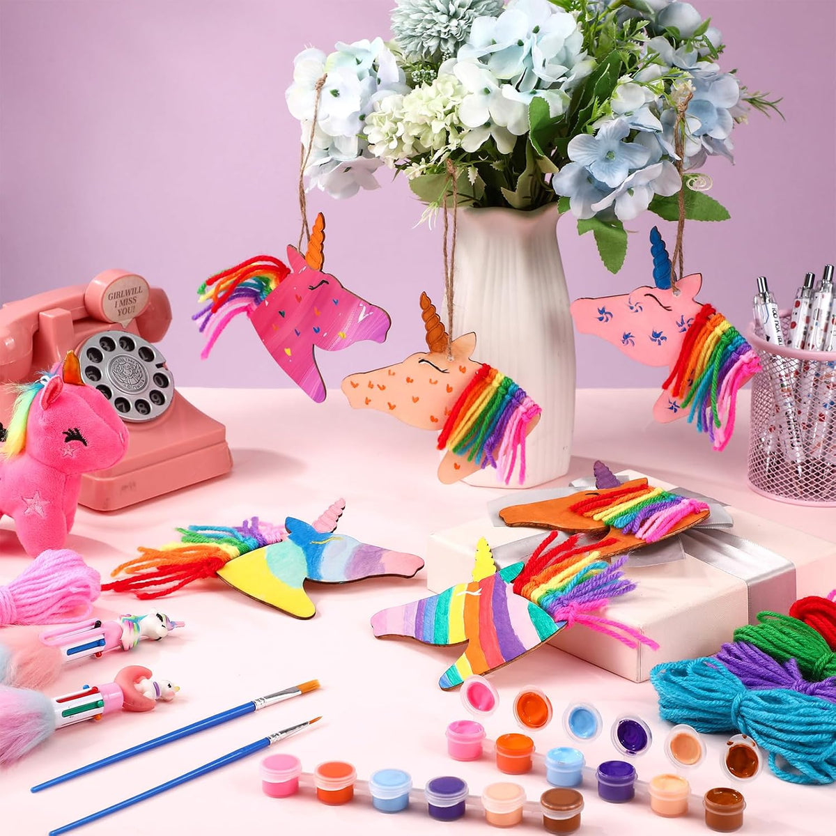 Geelin 24 unfinished wooden horse cutouts with paints, brushes and colored yarn - view 7