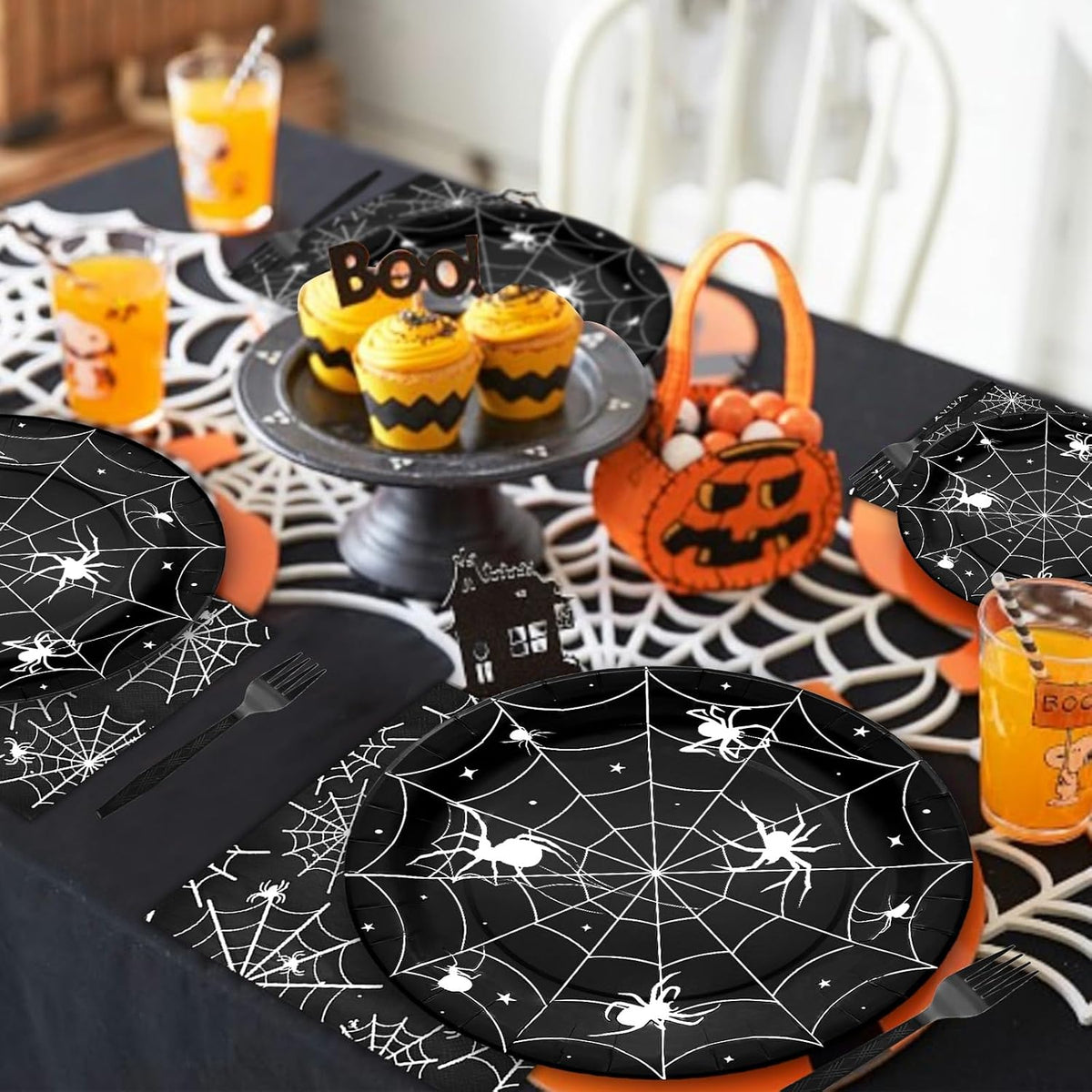 Gistome 96-piece Halloween spider web tableware set with plates, napkins and forks - view 24