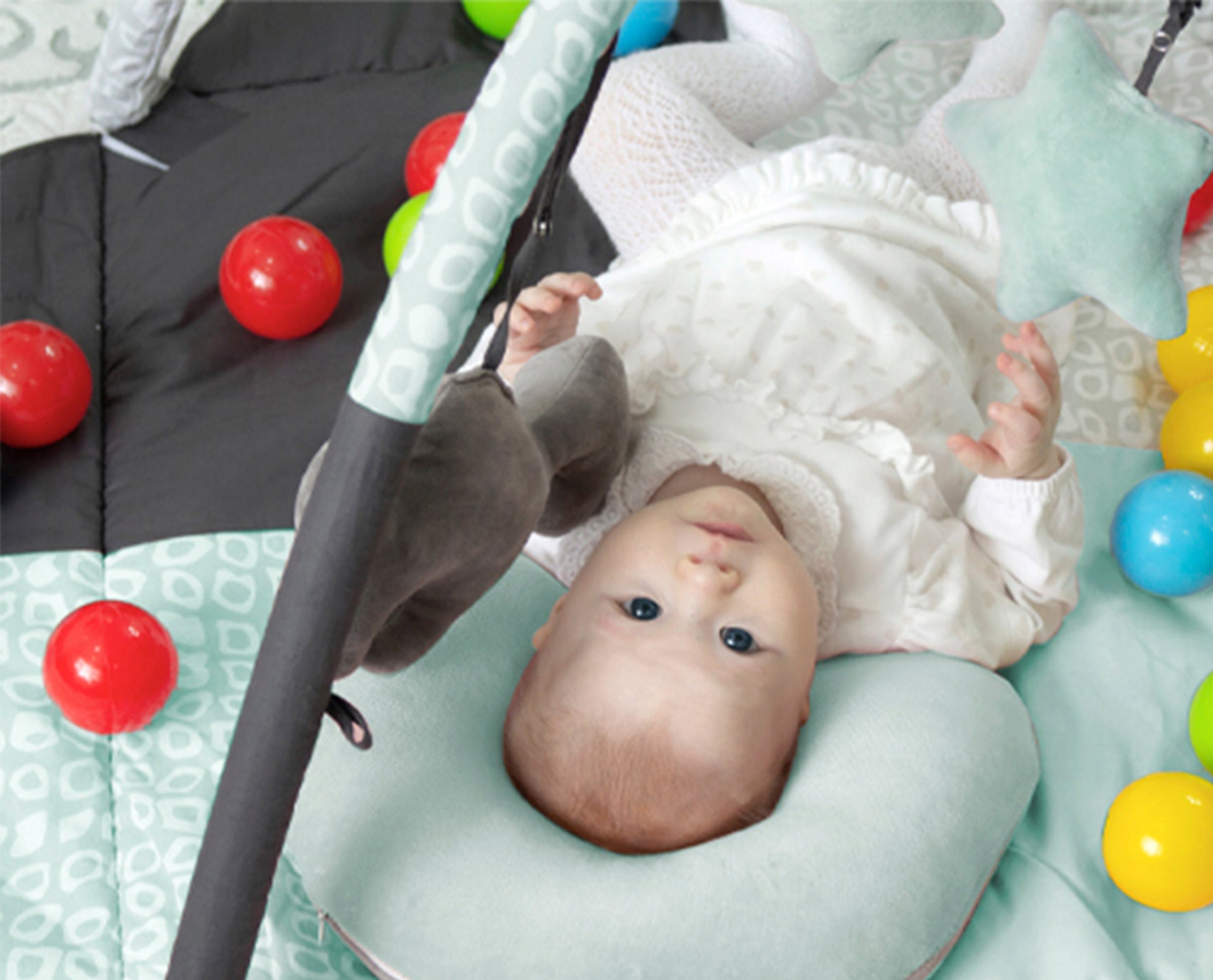 Babyjem play mat with balls