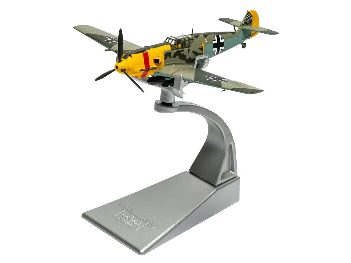 Messerschmitt Bf 109E-4/B Jabo Fighter-Bomber Aircraft "Oberleutnant Walter Rupp 3./JG53 RAF Manston Battle of Britain" (1940) German Luftwaffe "The Aviation Archive" Series 1/72 Diecast Model by Corgi