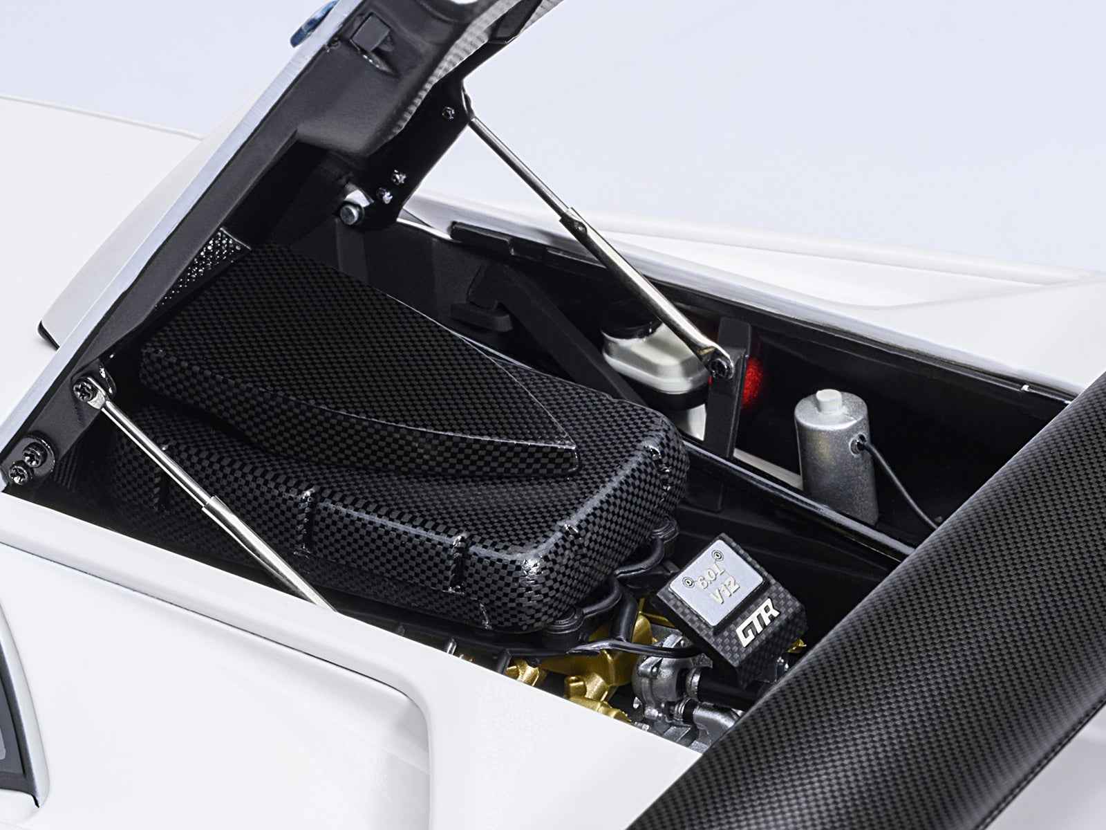 Lamborghini Diablo GTR Impact White 1/18 Model Car by Autoart