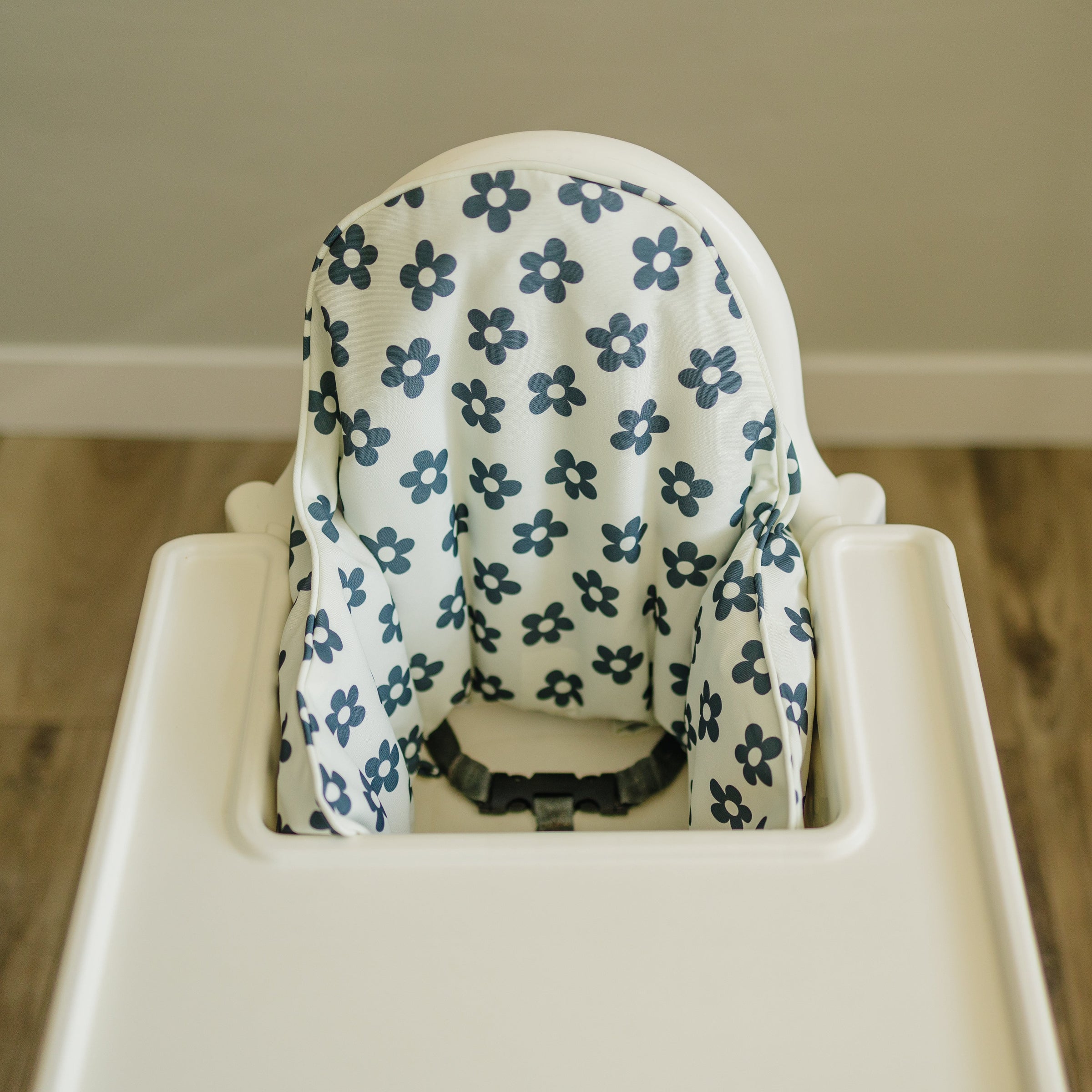 Retro Black & White Daisy IKEA Antilop Cushion Cover