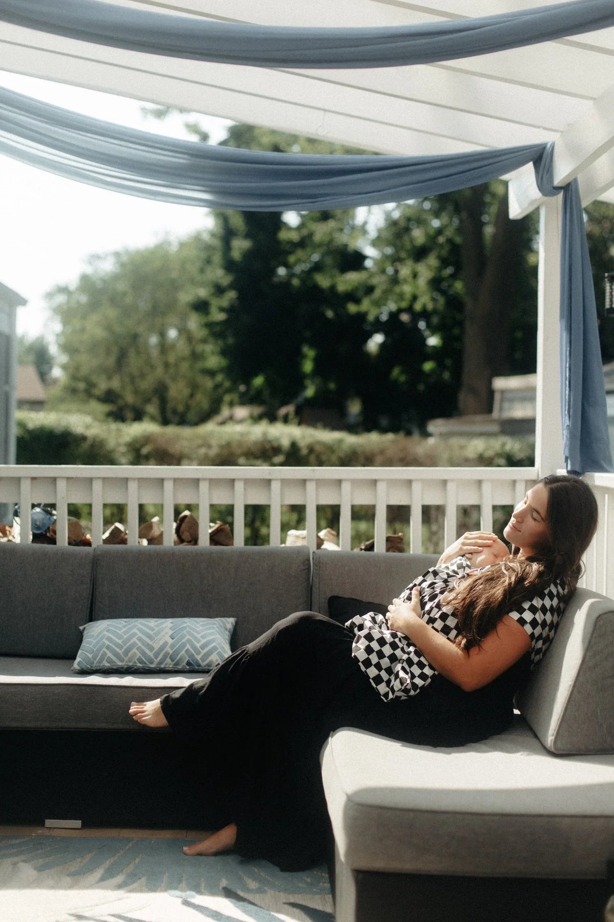 Black Race Ring Sling Carrier - BIG FRENCHIES