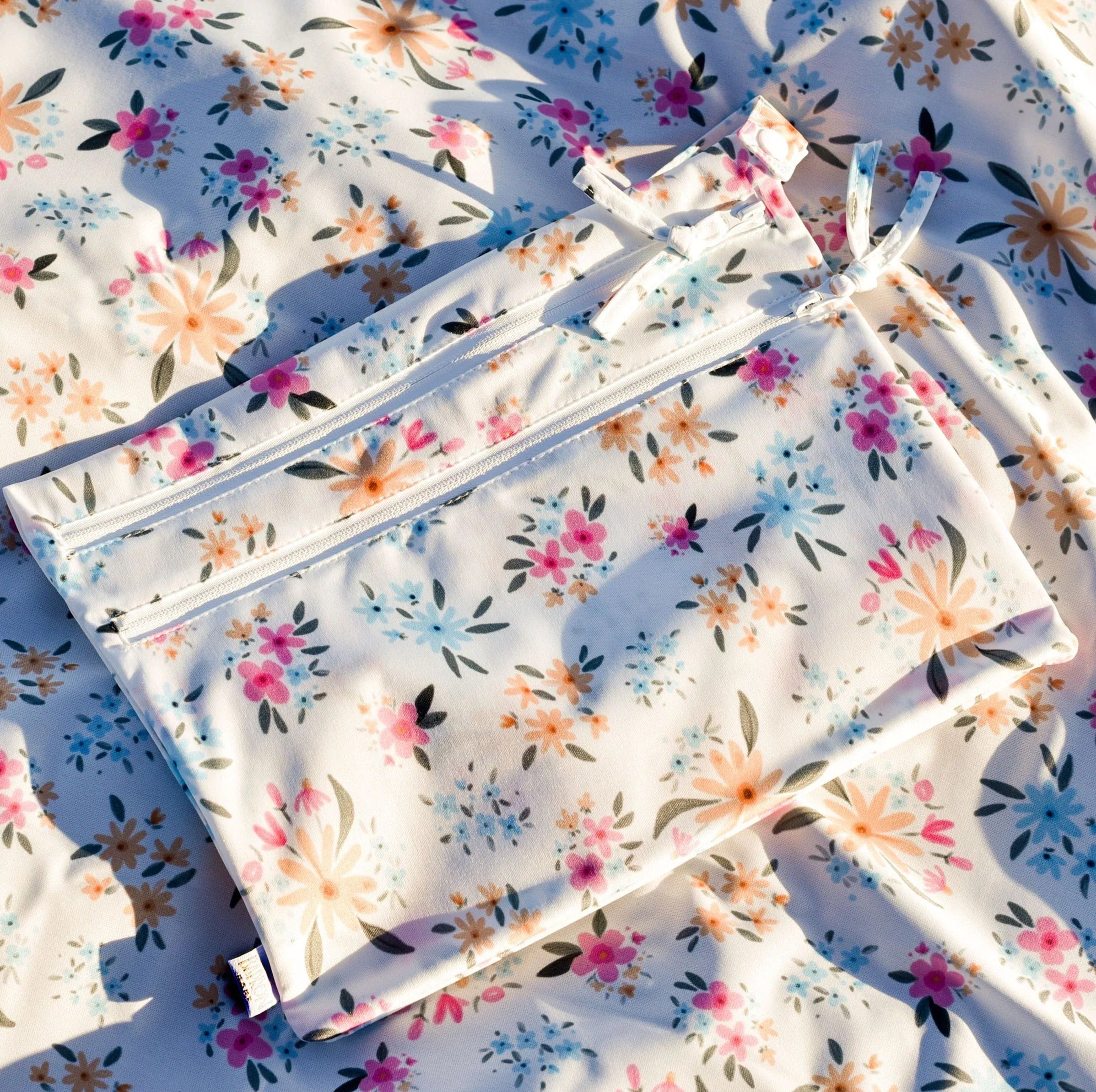 Pastel Floral - Waterproof Wet Bag (For mealtime, on-the-go, and more!) - BIG FRENCHIES