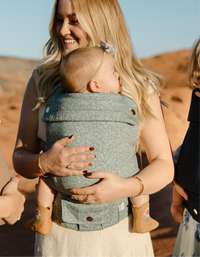 Monroe x Coco Bloom – Neutral Cotton Baby Carrier (7–35 lbs)
