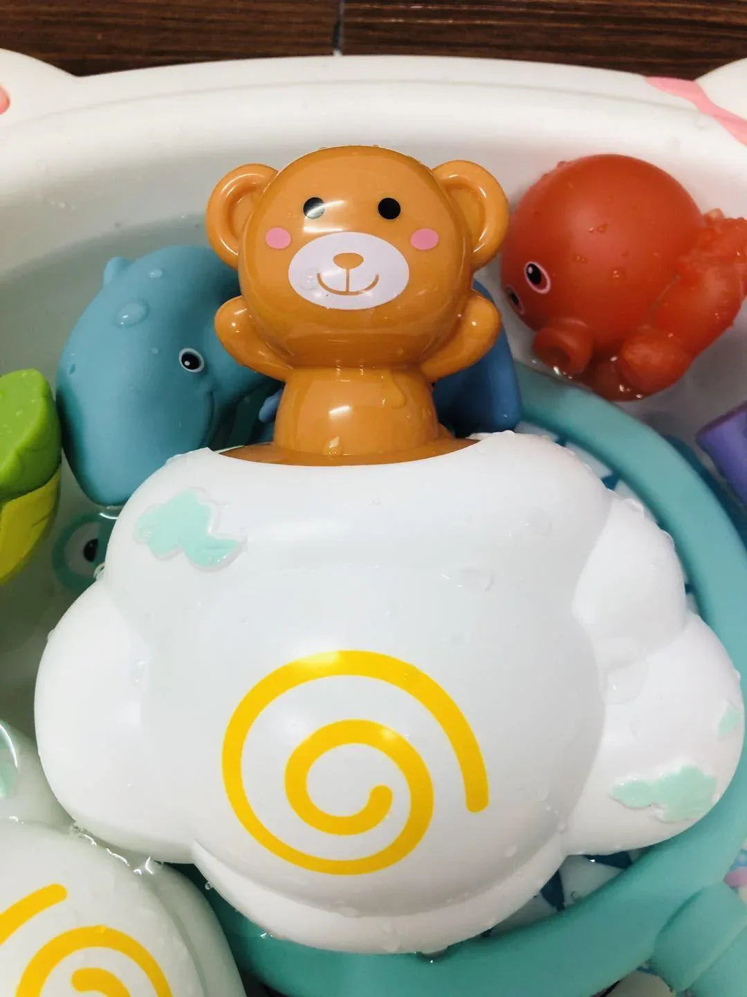 Modern Cartoon Duck Baby Water Toys Bath Toys Children Bathroom Sprinkler Toys Penguin Clockwork For Kids - BIG FRENCHIES