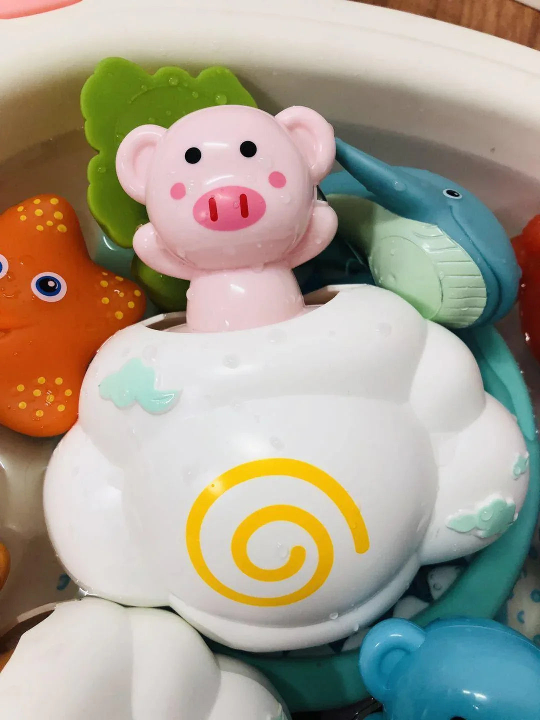 Modern Cartoon Duck Baby Water Toys Bath Toys Children Bathroom Sprinkler Toys Penguin Clockwork For Kids - BIG FRENCHIES