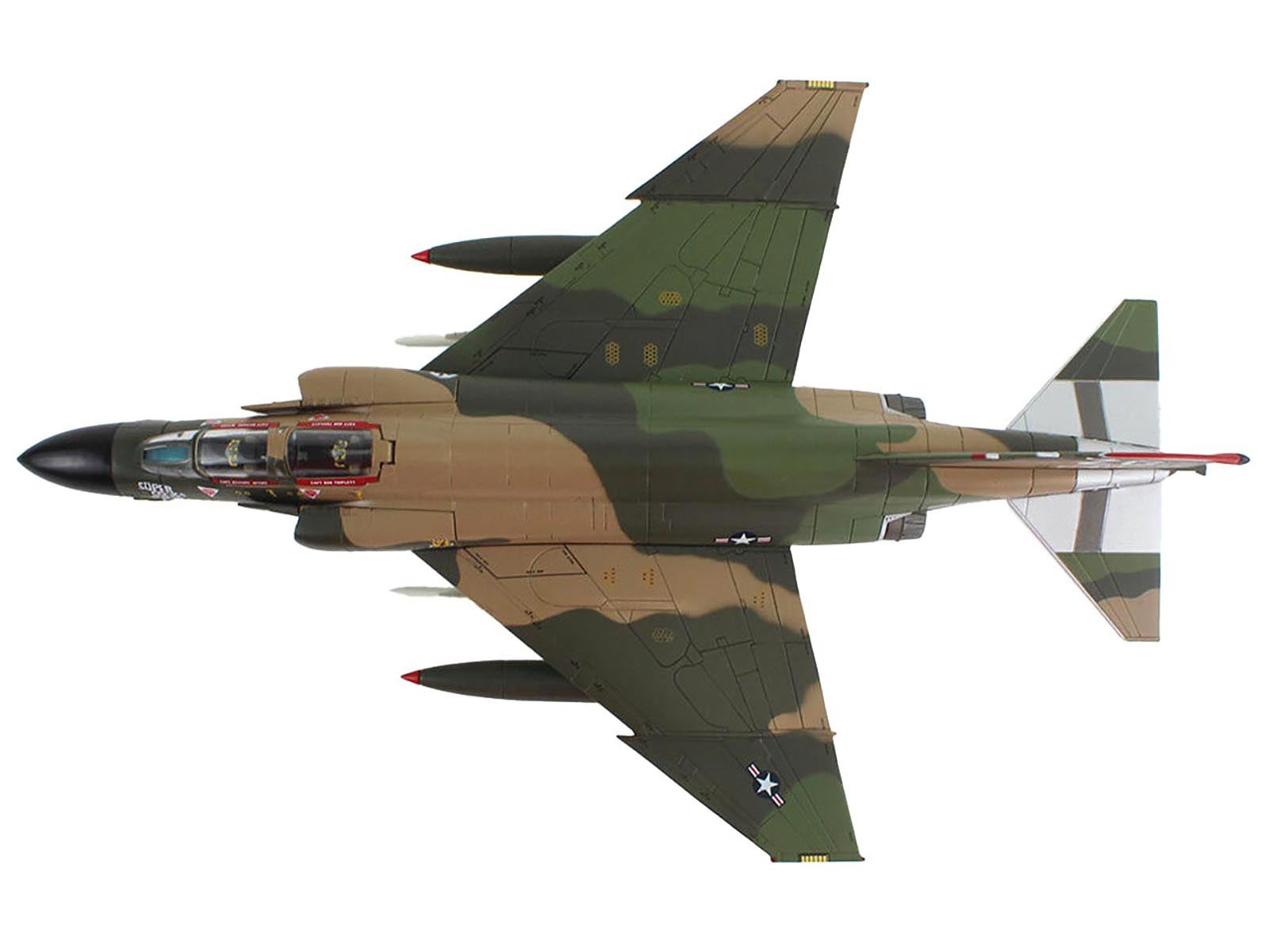 McDonnell Douglas EF-4C Wild Weasel Fighter-Bomber Aircraft "64-0840 67th TFS Korat RTAFB Super Cocks Swiss Samilar" (1971) United States Air Force "Air Power Series" 1/72 Diecast Model by Hobby Master