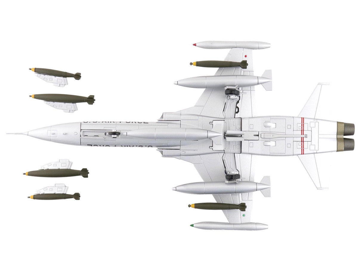 Northrop F-5A Freedom Fighter Aircraft "38381" (1960s) United States Air Force "Air Power Series" 1/72 Diecast Model by Hobby Master