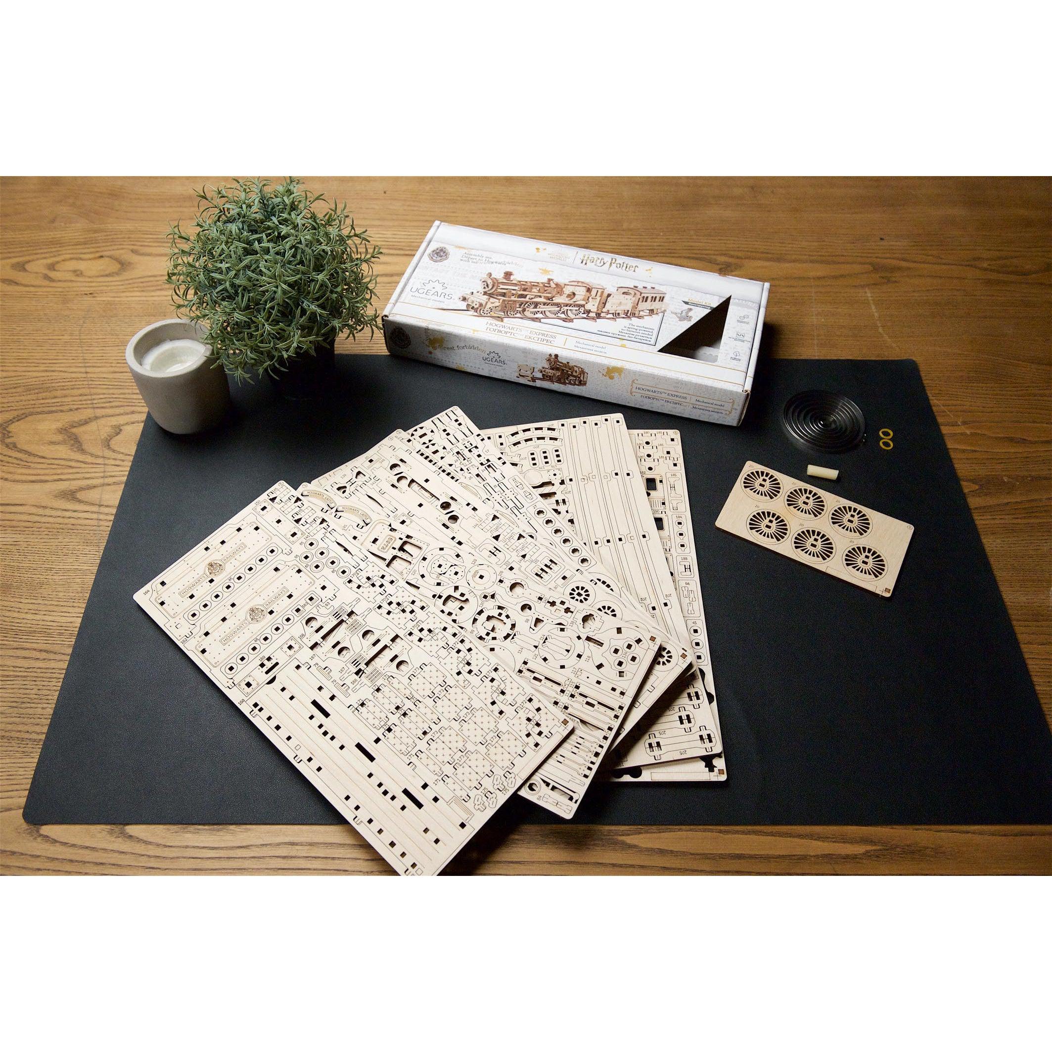 Harry Potter™ Hogwarts™ Express 3D Wood Model Kit UGEARS