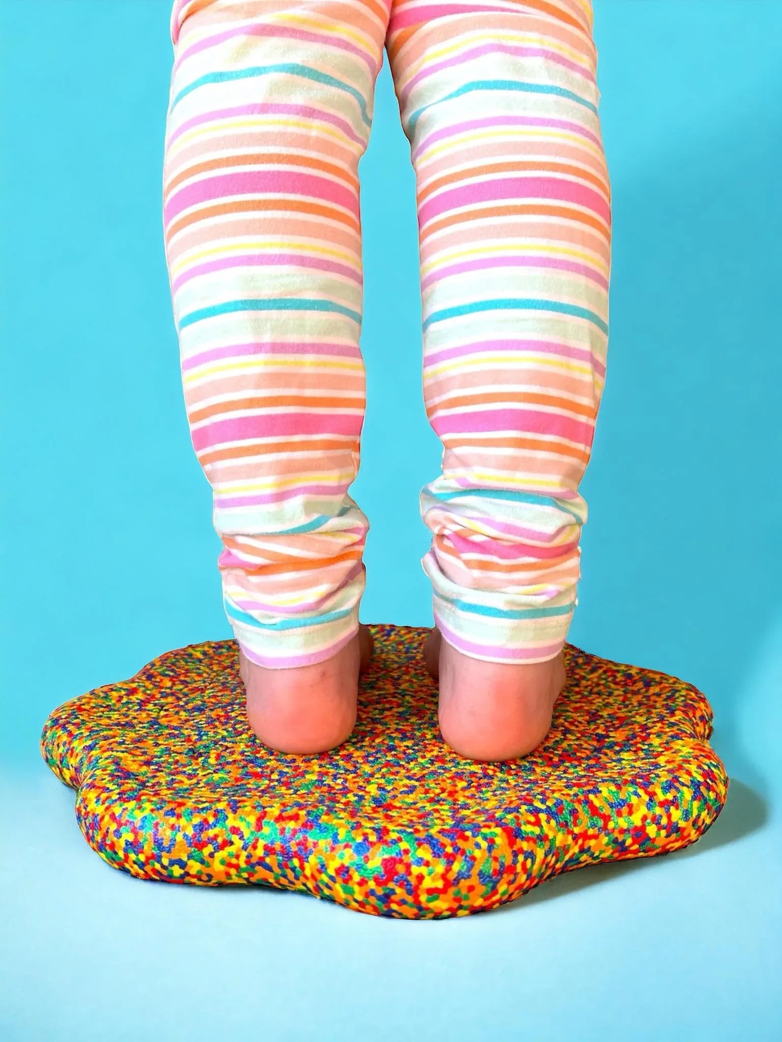 Flower-shaped Balance Board for Stepping Stones in Rainbow Confetti - BIG FRENCHIES