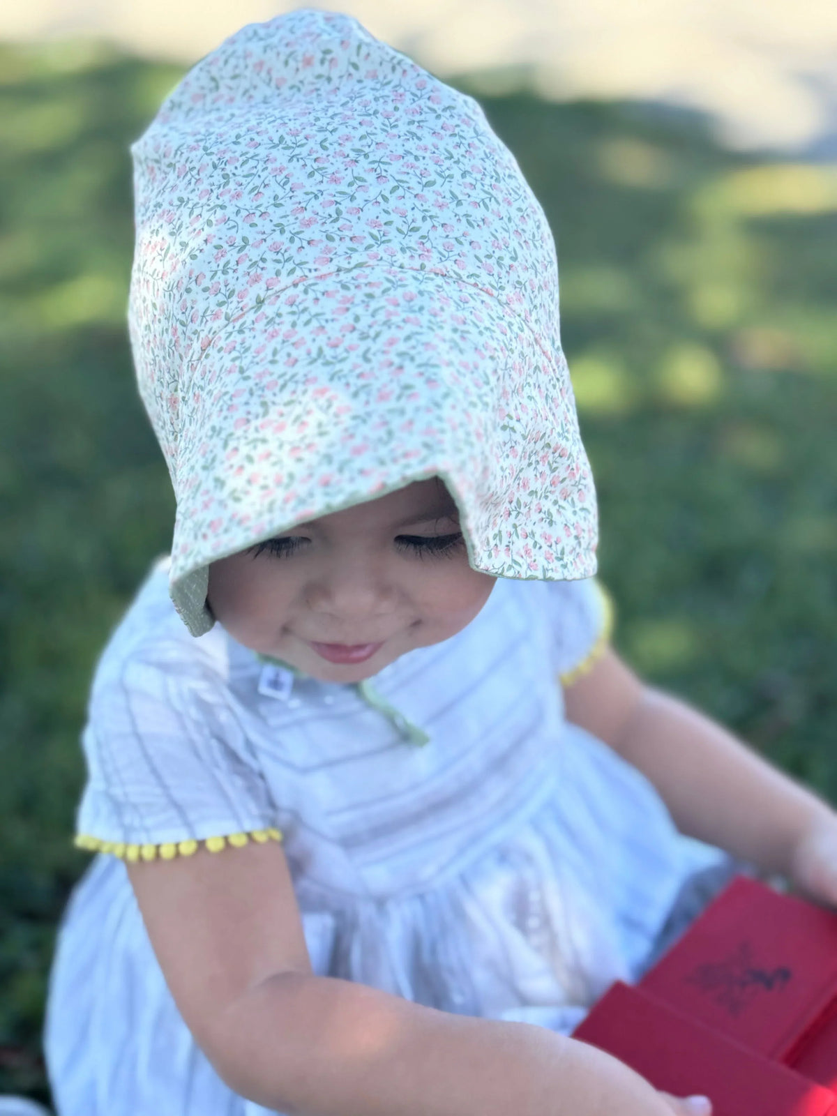 Bonnet in Spring Garden - BIG FRENCHIES