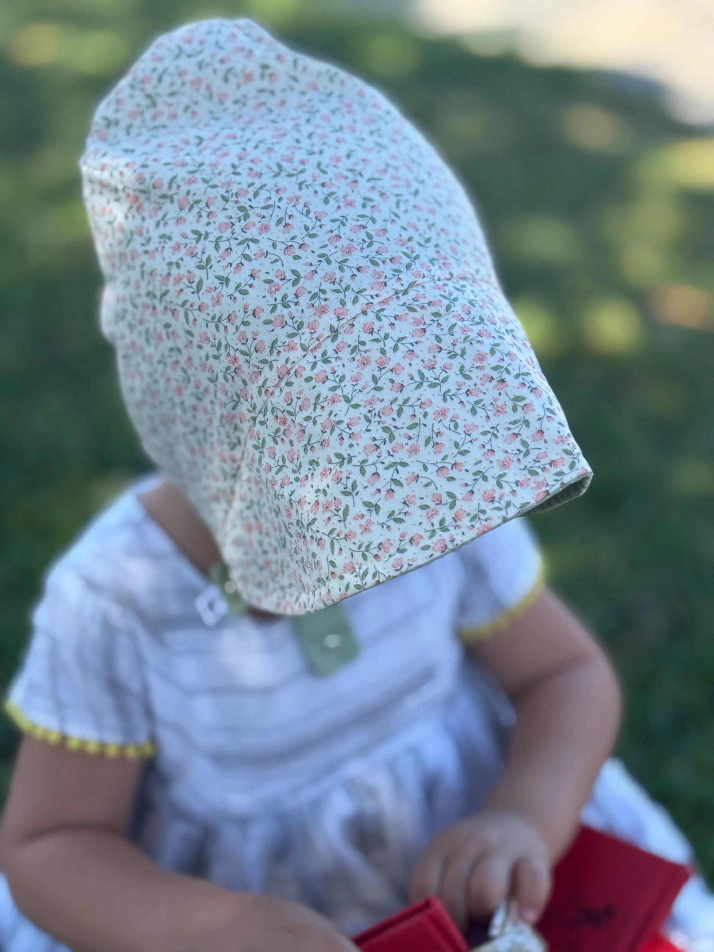 Bonnet in Spring Garden - BIG FRENCHIES