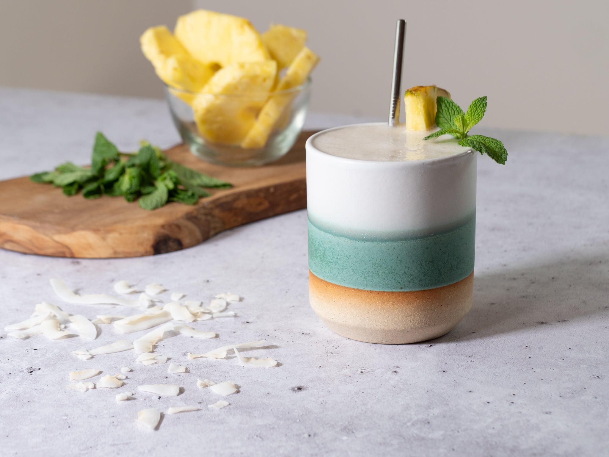 Smoothie Cup Green White 14 oz Stoneware