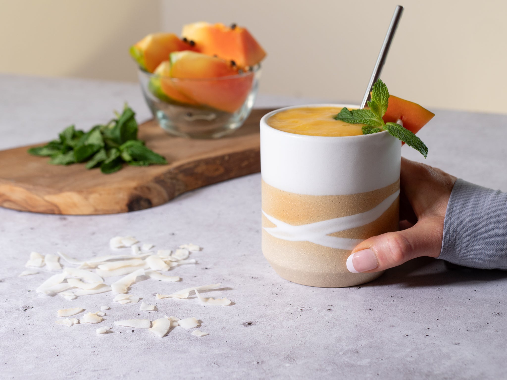 Smoothie Cup White w/Trailing 14 oz Stoneware