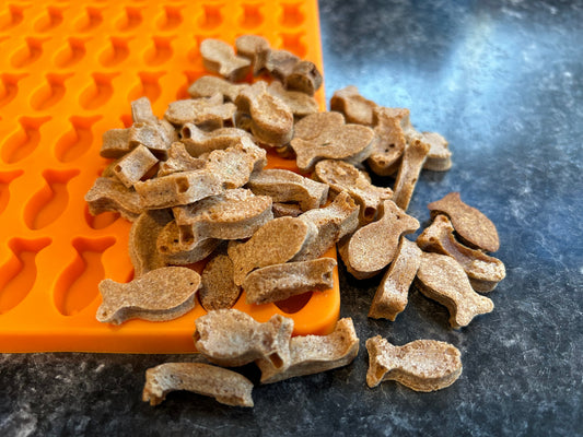 Lucy Loo Cat Treat - Salmon (2 oz. Bag) - BIG FRENCHIES