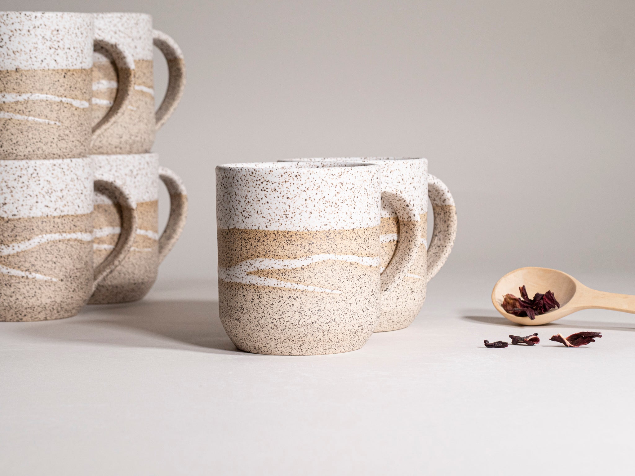 Ceramic Coffee Tea Mug Speckled White w/Trailing 14 oz Stoneware
