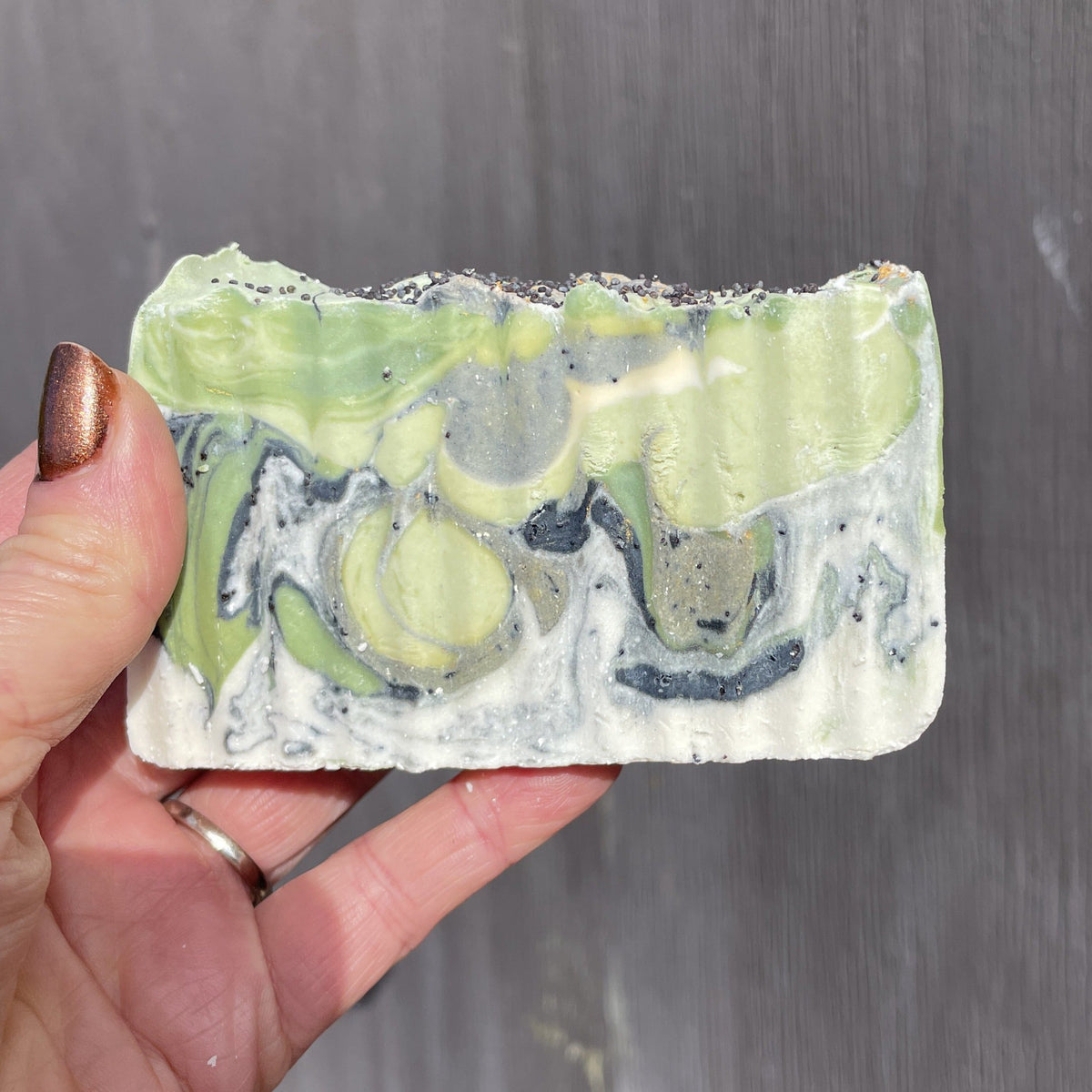 Soap - Tonka Bean, Oud (Exfoliating) - BIG FRENCHIES