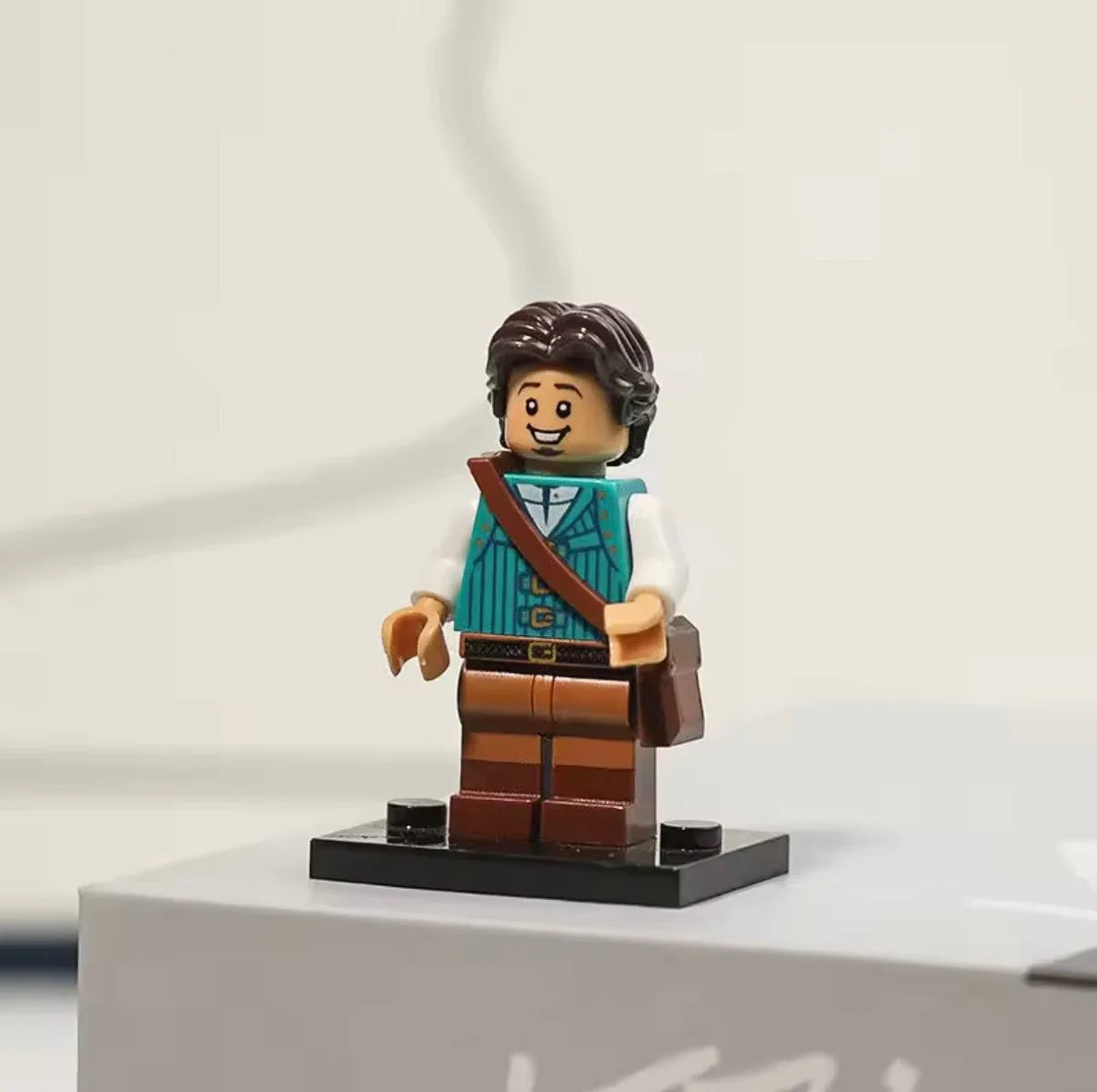 Flynn Rider Minifigure - From Tangled / Rapunzel - BIG FRENCHIES