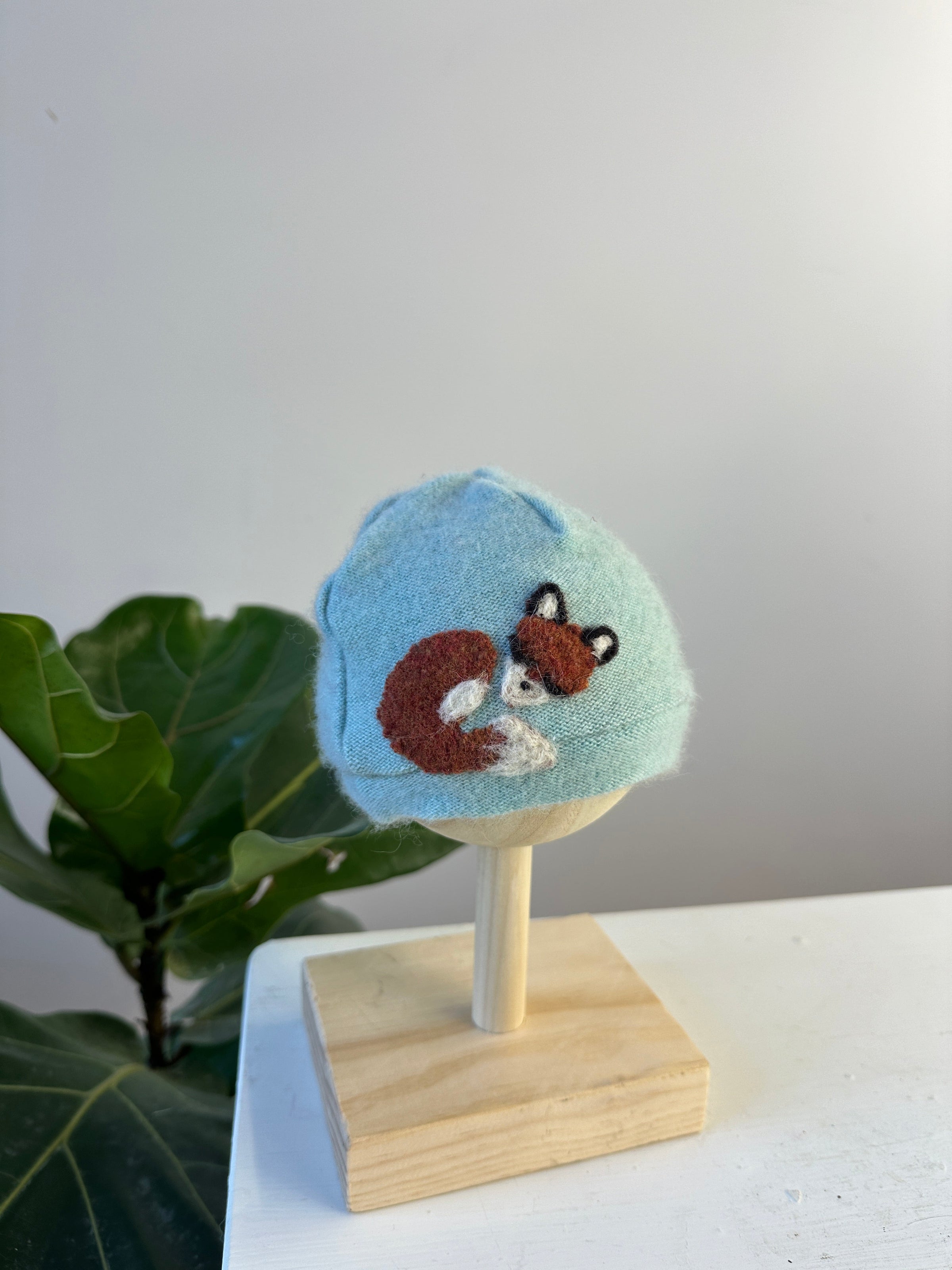 Sleeping Fox Cashmere Hat - Newborn - BIG FRENCHIES