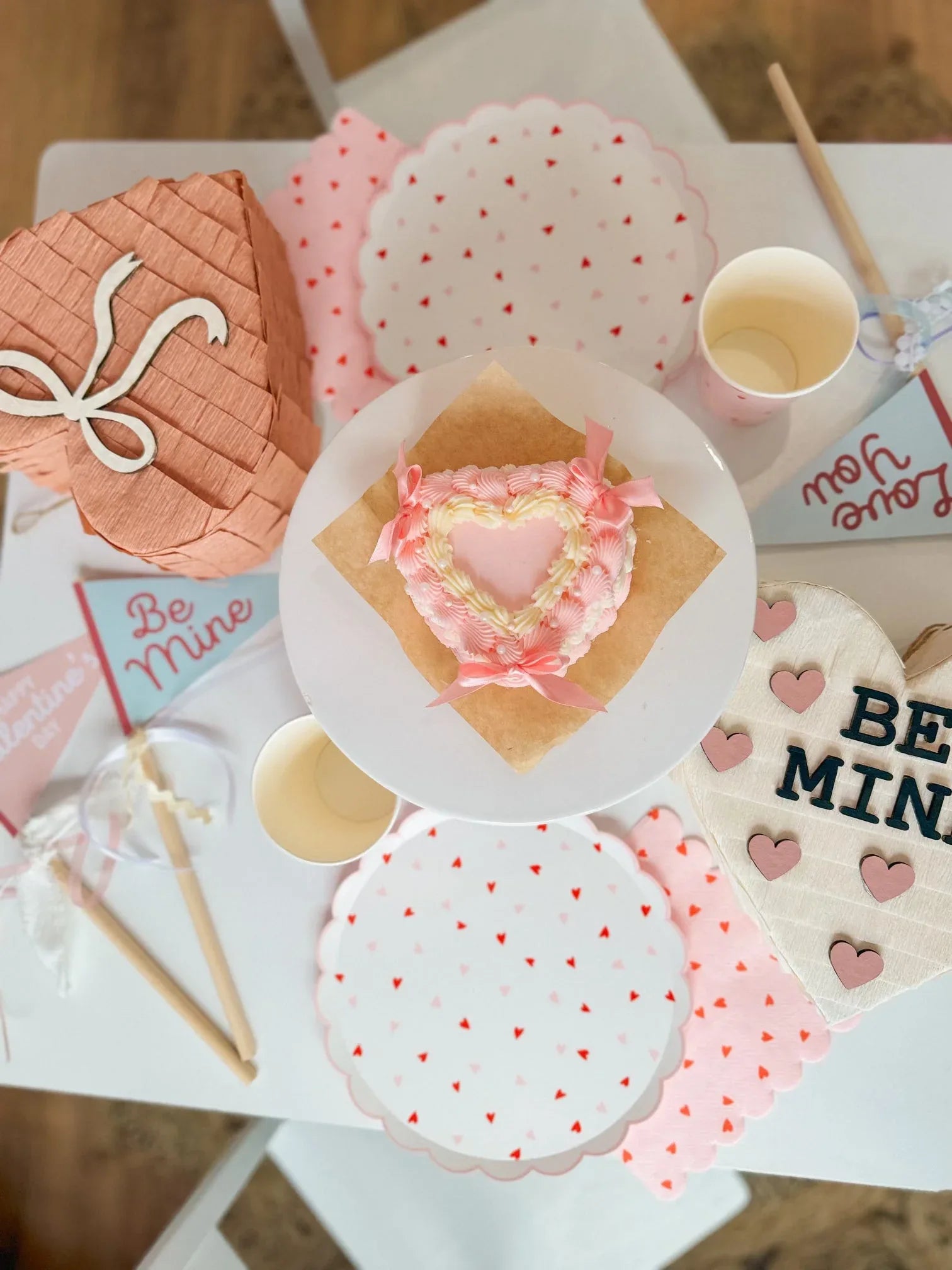 Sweetheart Valentine's Piñata – Enchanting, Ideal for Love-Filled Celebrations - BIG FRENCHIES